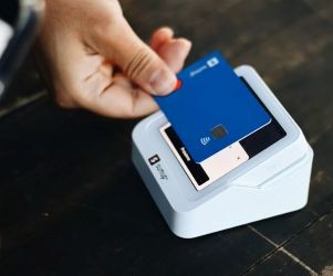 Forex offers opportunities to profit from fluctuations between global currencies in a highly liquid market that trades 24 hours a day, but it is also a high-risk arena due to leverage, sharp volatility and the impact of macroeconomic news; the key is to trade with a clear strategy, strict risk management and only with capital you can afford to lose without affecting your financial stability.