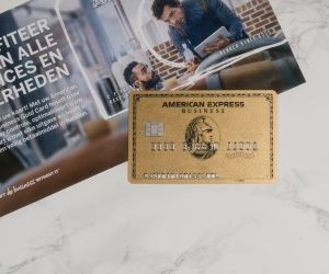 Cryptocurrencies offer high return potential and greater financial freedom through decentralisation, operating in a market that is open 24/7. However, they are a high-risk asset due to extreme volatility and the lack of regulation. The main risks include rapid losses and cybersecurity failures. The key to success is to invest only with a clear strategy and with capital that does not compromise your financial stability.