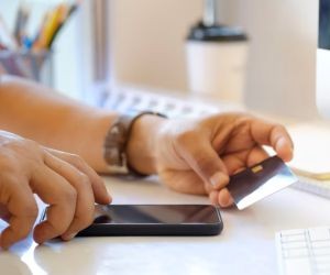 Commodities such as gold, oil, agricultural products and industrial metals offer opportunities to diversify your portfolio and hedge against inflation, but they are also high-risk assets due to price volatility, geopolitical tensions and supply-demand shocks; the key is to invest with a clear strategy, an understanding of the underlying market drivers, and only with capital that does not compromise your financial stability.